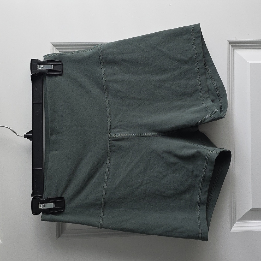 lululemon athletica High-Rise Athletic Shorts in Olive Green